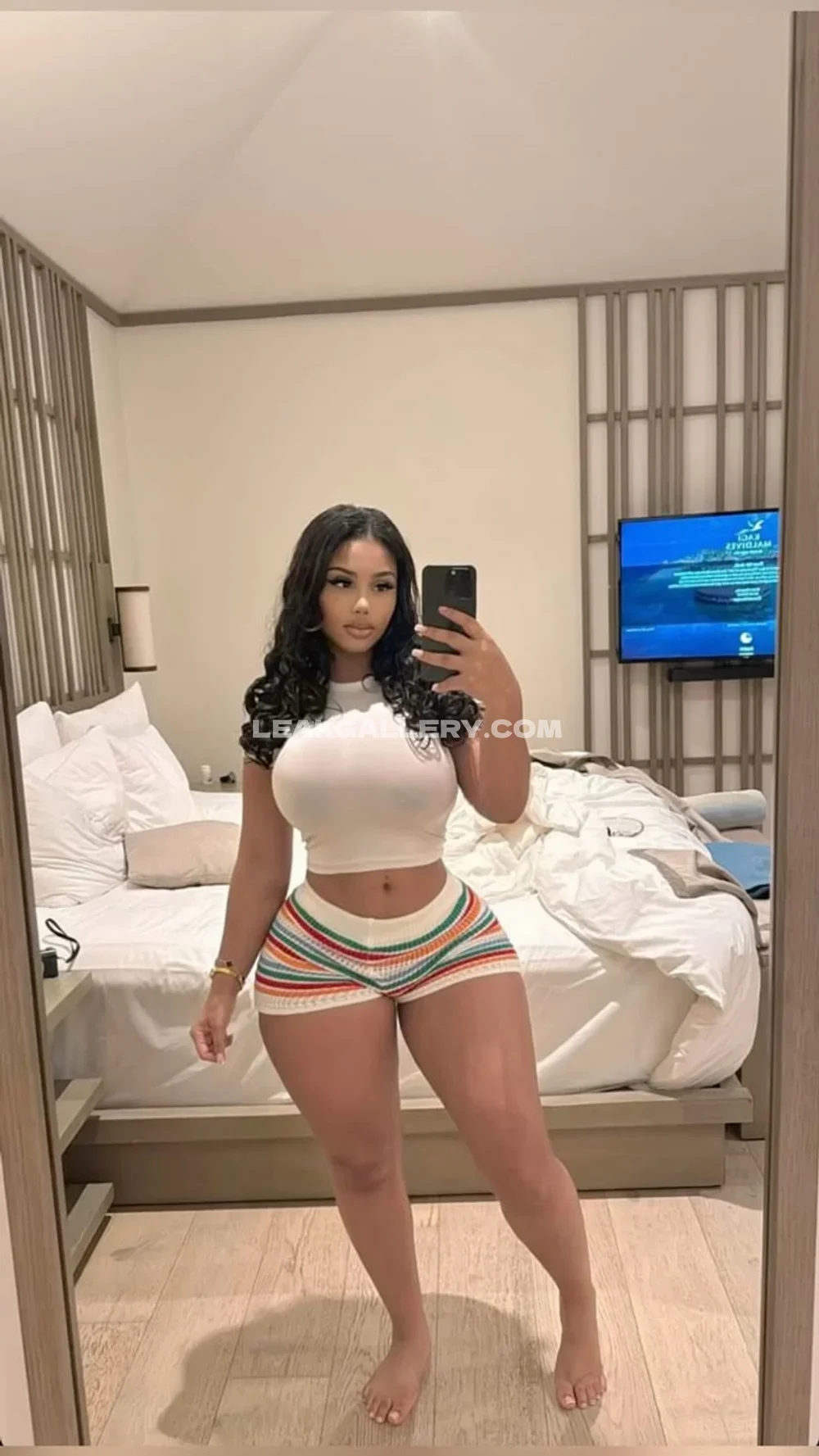 Tootatis Mirror Selfie In Crop Top OnlyFans Photo Leaked