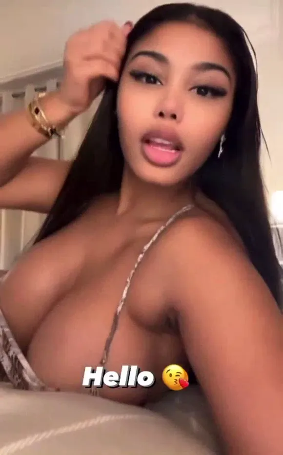 Tootatis Topless Selfie Pose OnlyFans Video Leaked