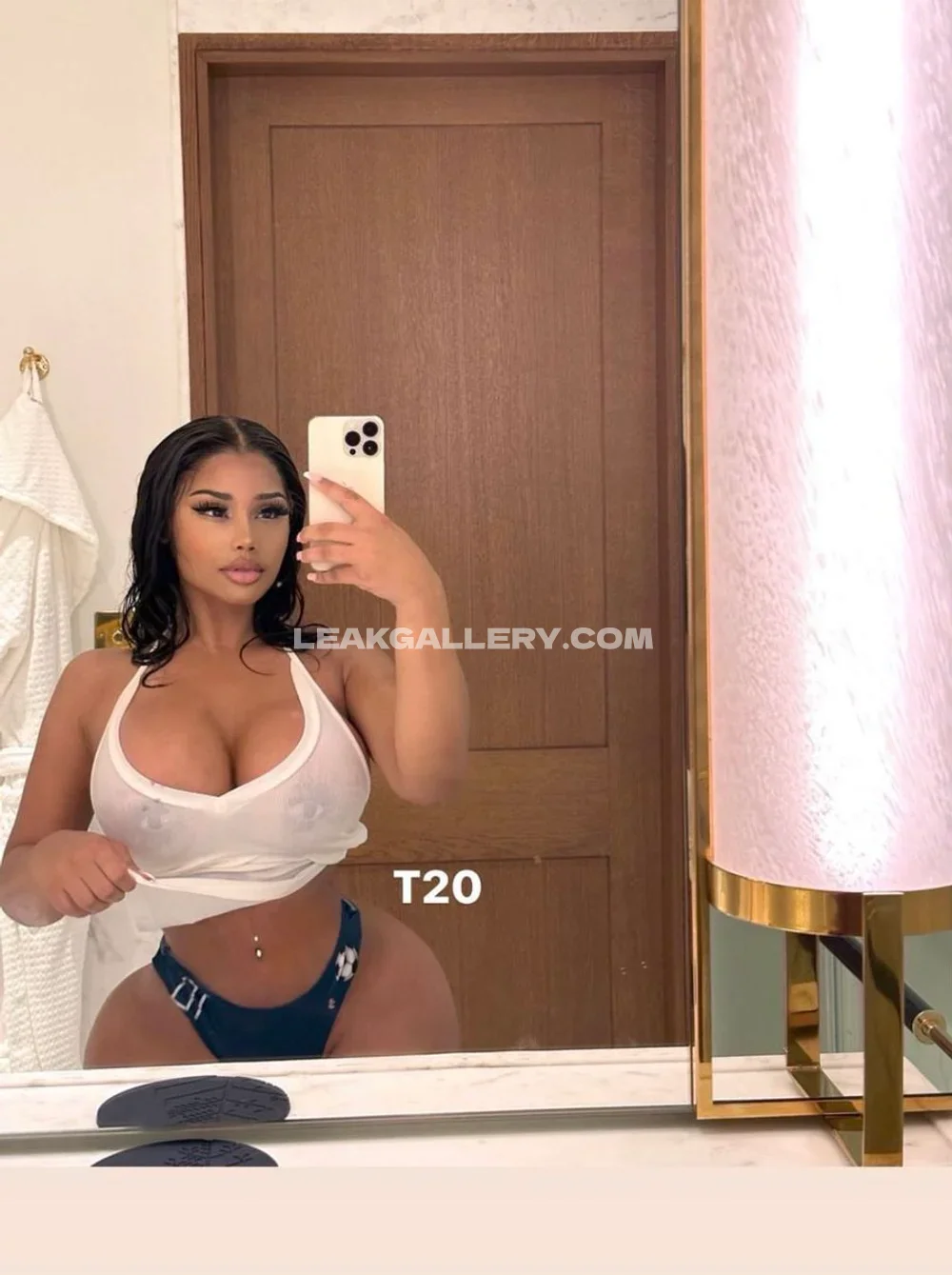Tootatis Mirror Selfie In White Top OnlyFans Photo Leaked