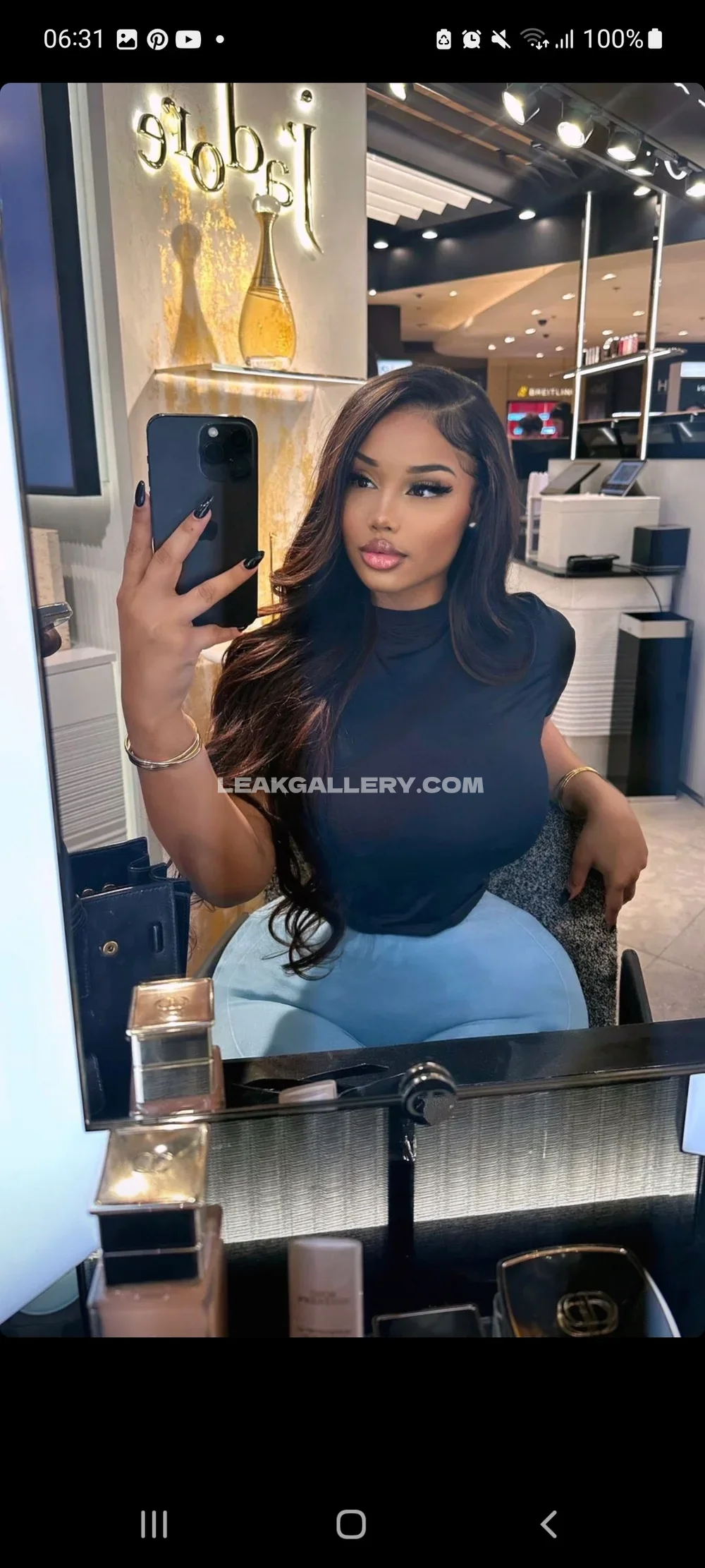 Tootatis Mirror Selfie In Store OnlyFans Photo Leaked