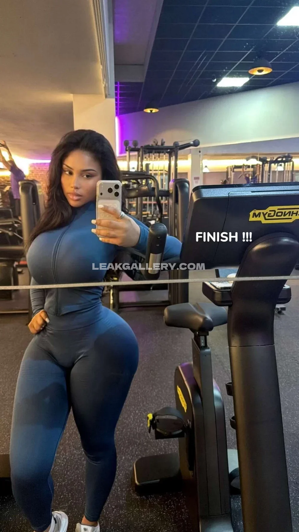 Tootatis Gym Selfie In Bodysuit OnlyFans Photo Leaked