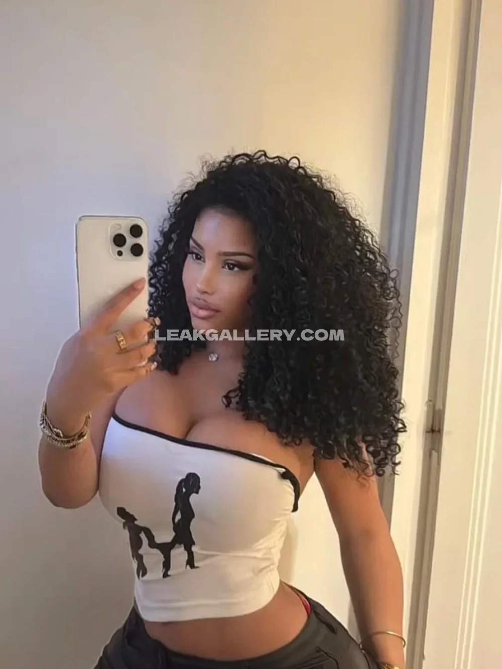 Tootatis Curly Hair Mirror Selfie OnlyFans Photo Leaked