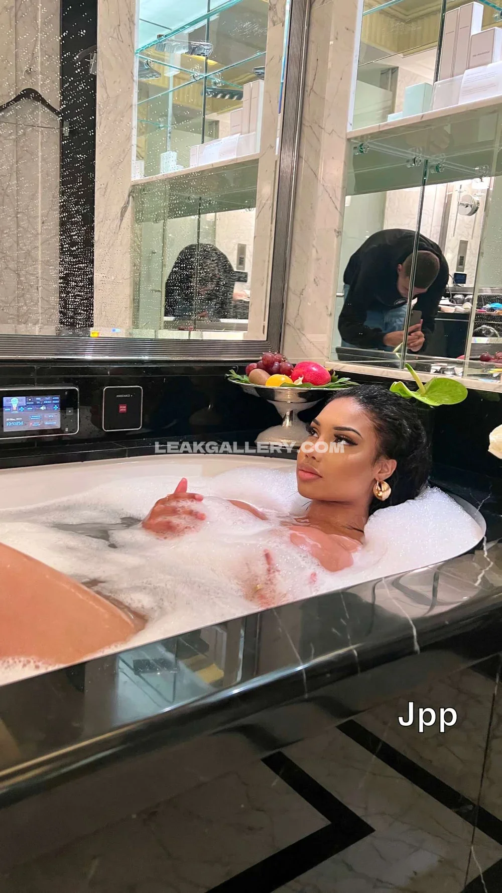 Tootatis Bubble Bath Tease OnlyFans Photo Leaked