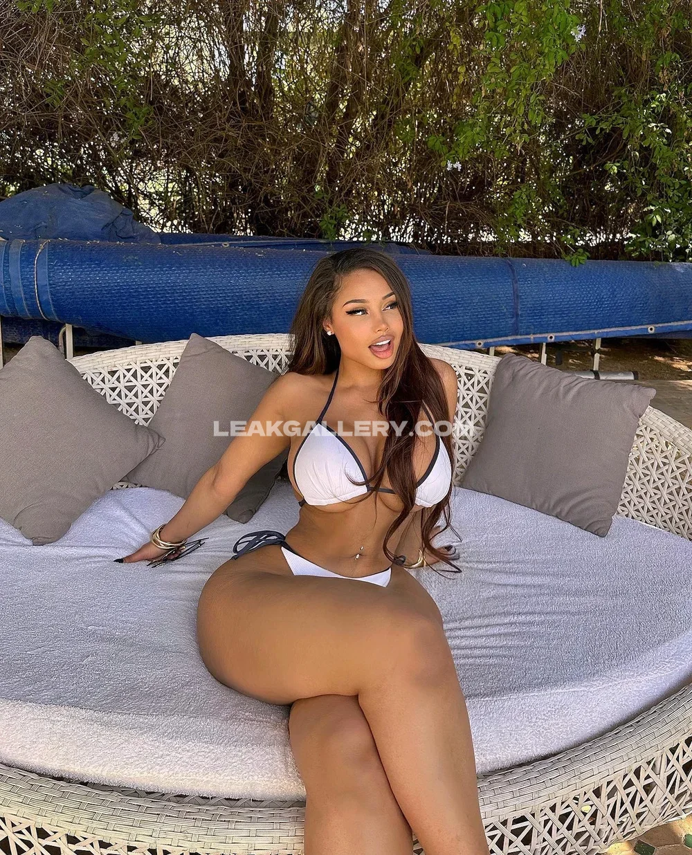 Tootatis White Bikini Outdoor Pose OnlyFans Photo Leaked