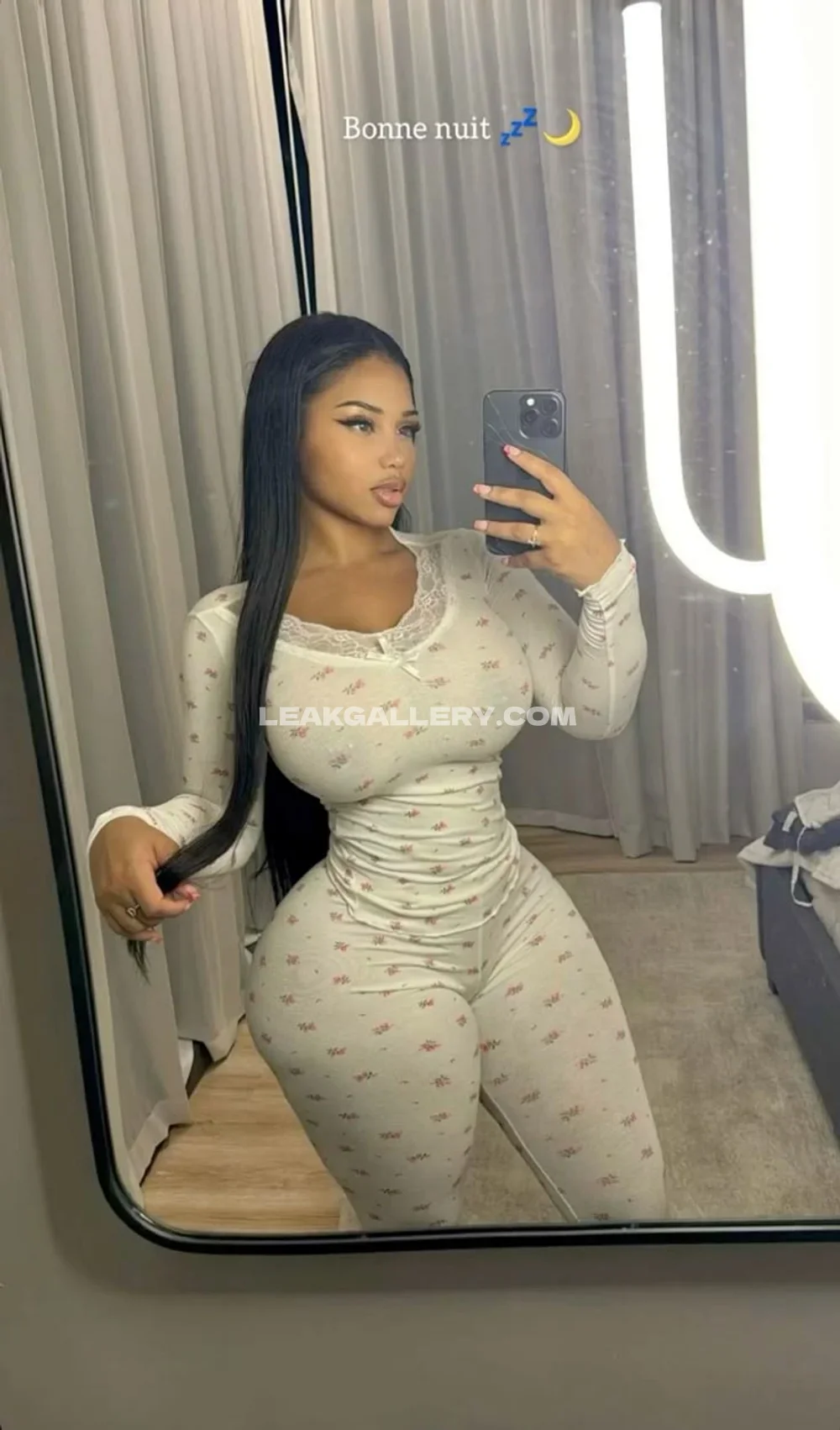 Tootatis Mirror Selfie In Pajamas OnlyFans Photo Leaked