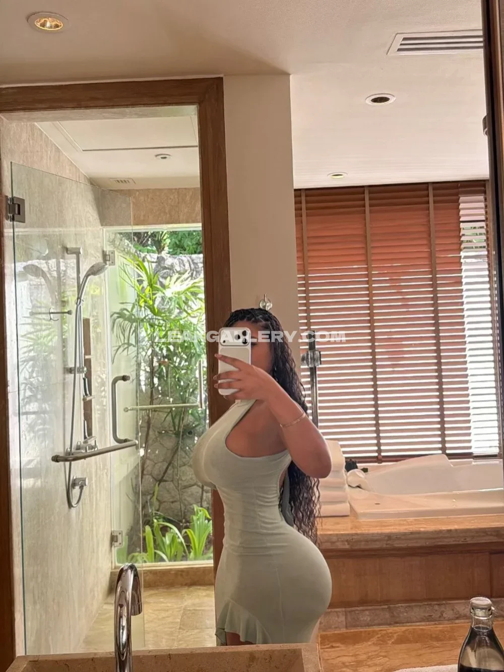 Tootatis Tight Dress Mirror Selfie OnlyFans Photo Leaked