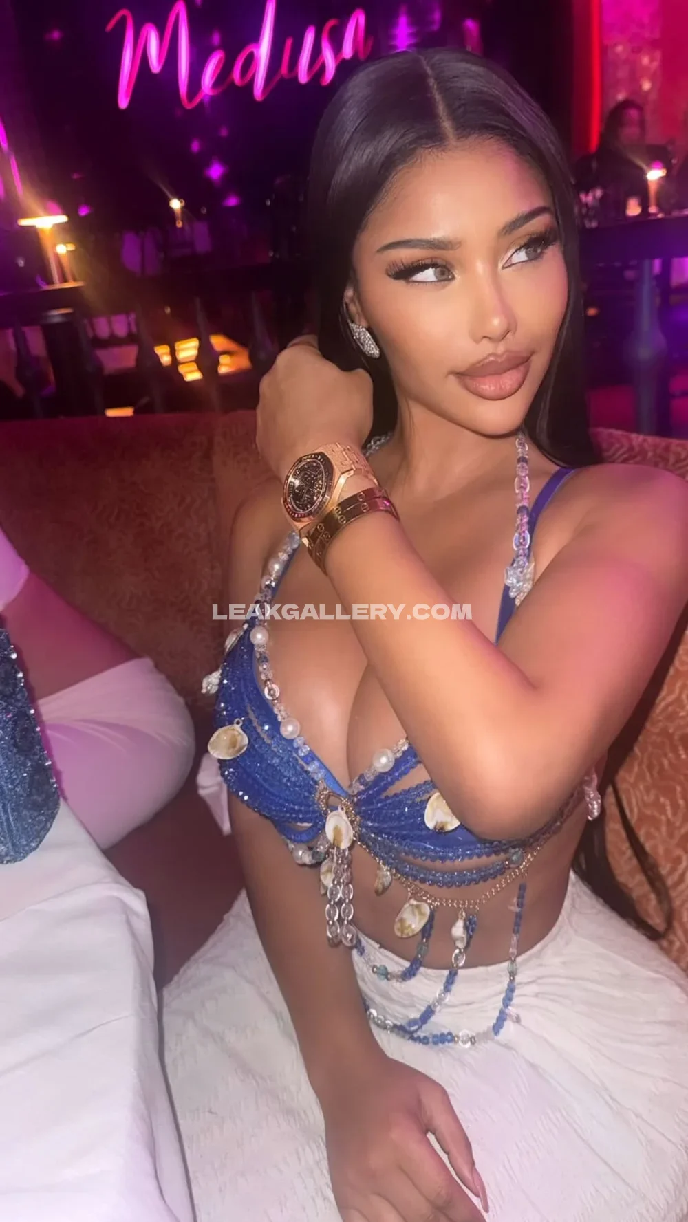 Tootatis Blue Beaded Bra Display OnlyFans Photo Leaked