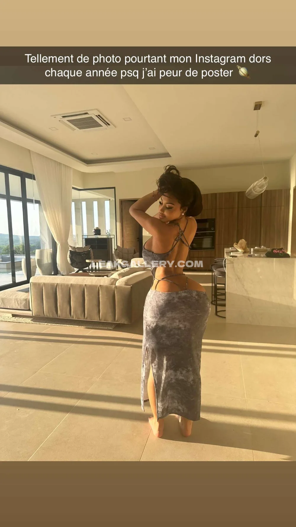 Tootatis Backless Dress Pose OnlyFans Photo Leaked