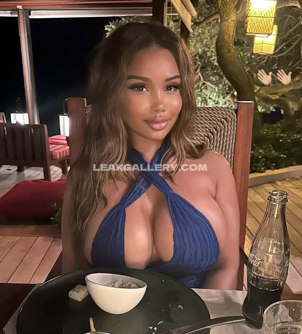 Tootatis Blue Halter Top Pose OnlyFans Photo Leaked