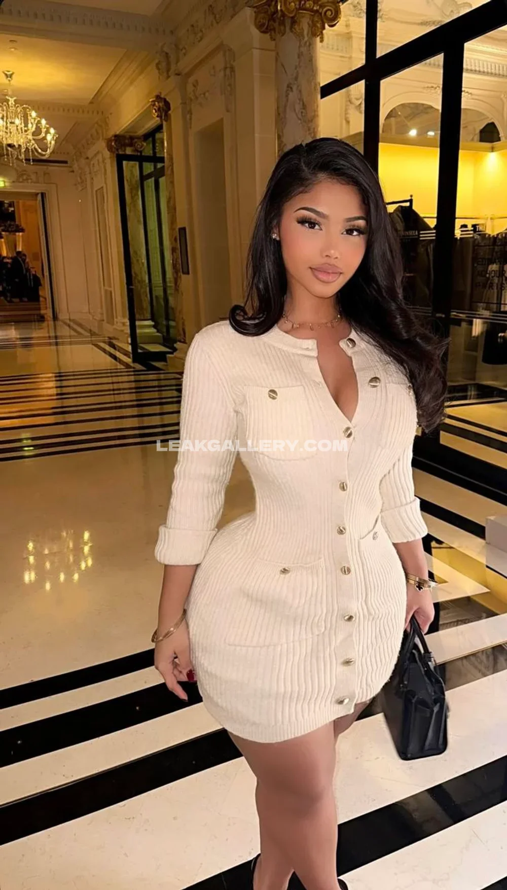Tootatis White Dress Pose OnlyFans Photo Leaked