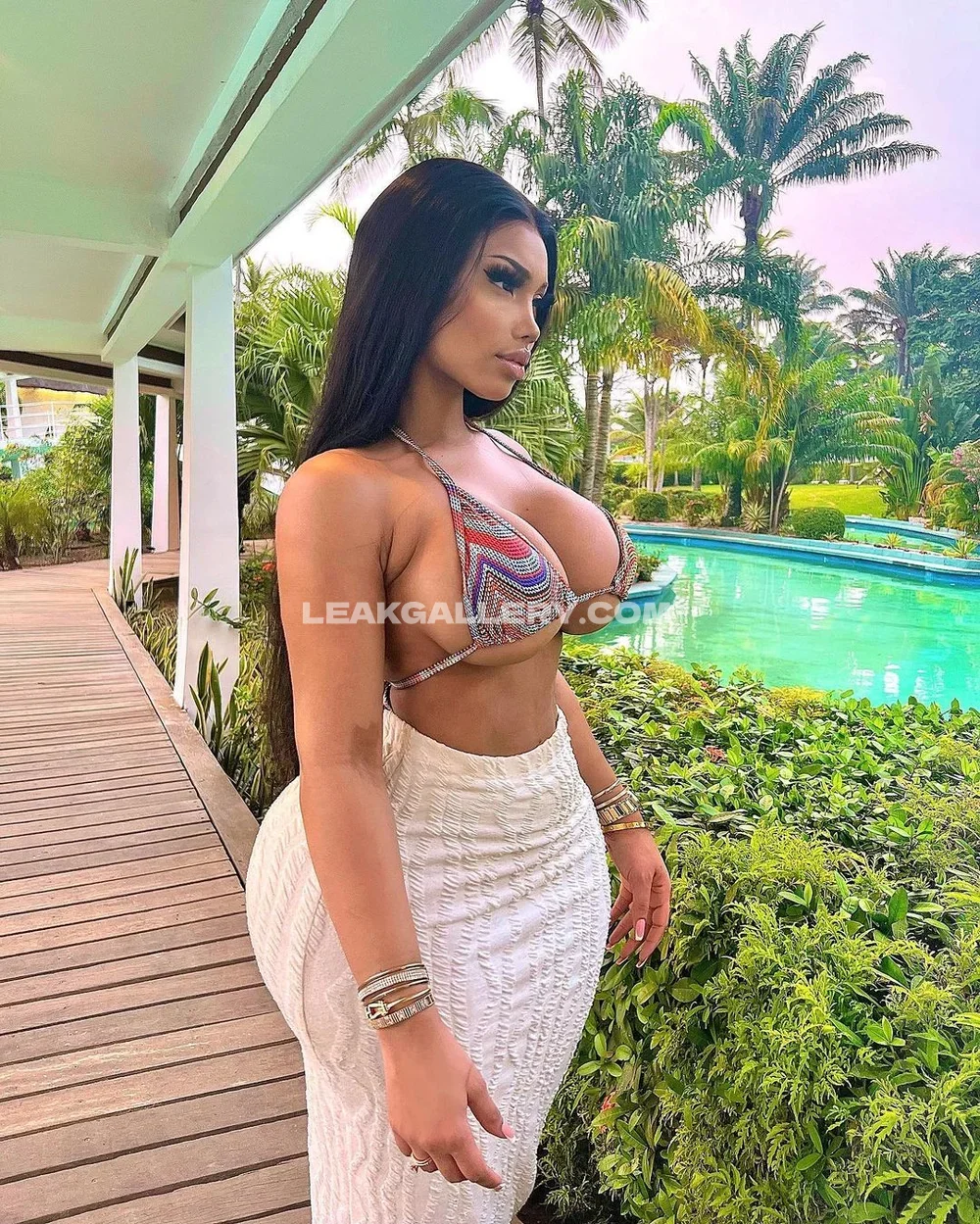 Tootatis Bikini Top Side Pose OnlyFans Photo Leaked