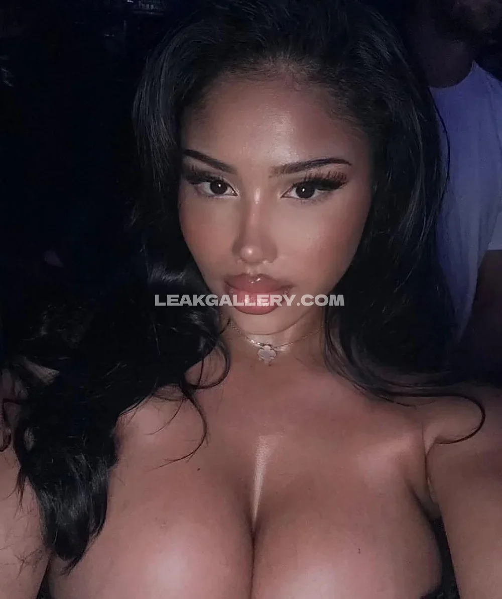 Tootatis Topless Selfie Close Up OnlyFans Photo Leaked