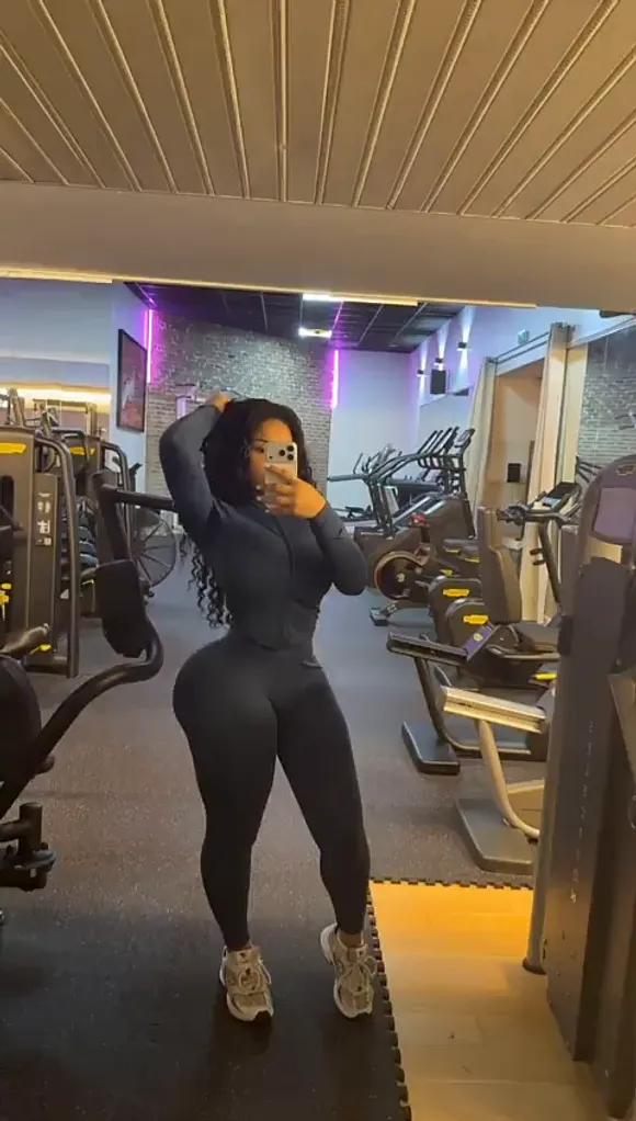 Tootatis Gym Selfie Pose OnlyFans Video Leaked