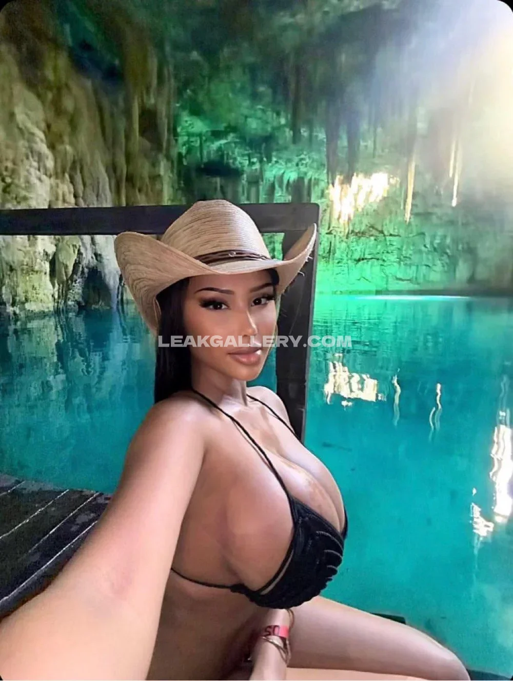 Tootatis Bikini Selfie In Cenote OnlyFans Photo Leaked