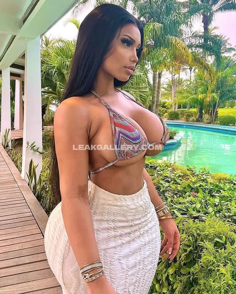 Tootatis Bikini Top Side Pose OnlyFans Photo Leaked