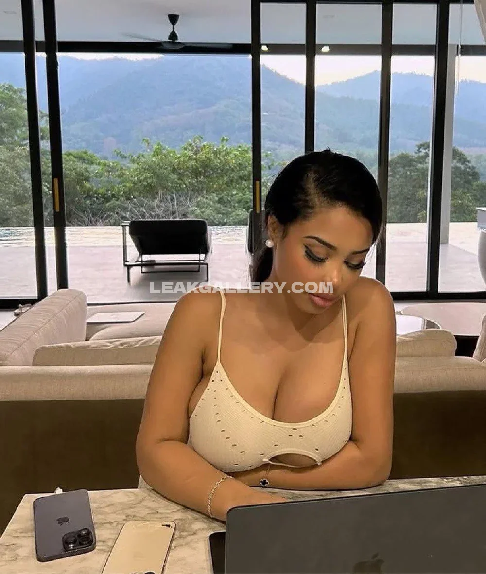 Tootatis White Bra Top Tease OnlyFans Photo Leaked