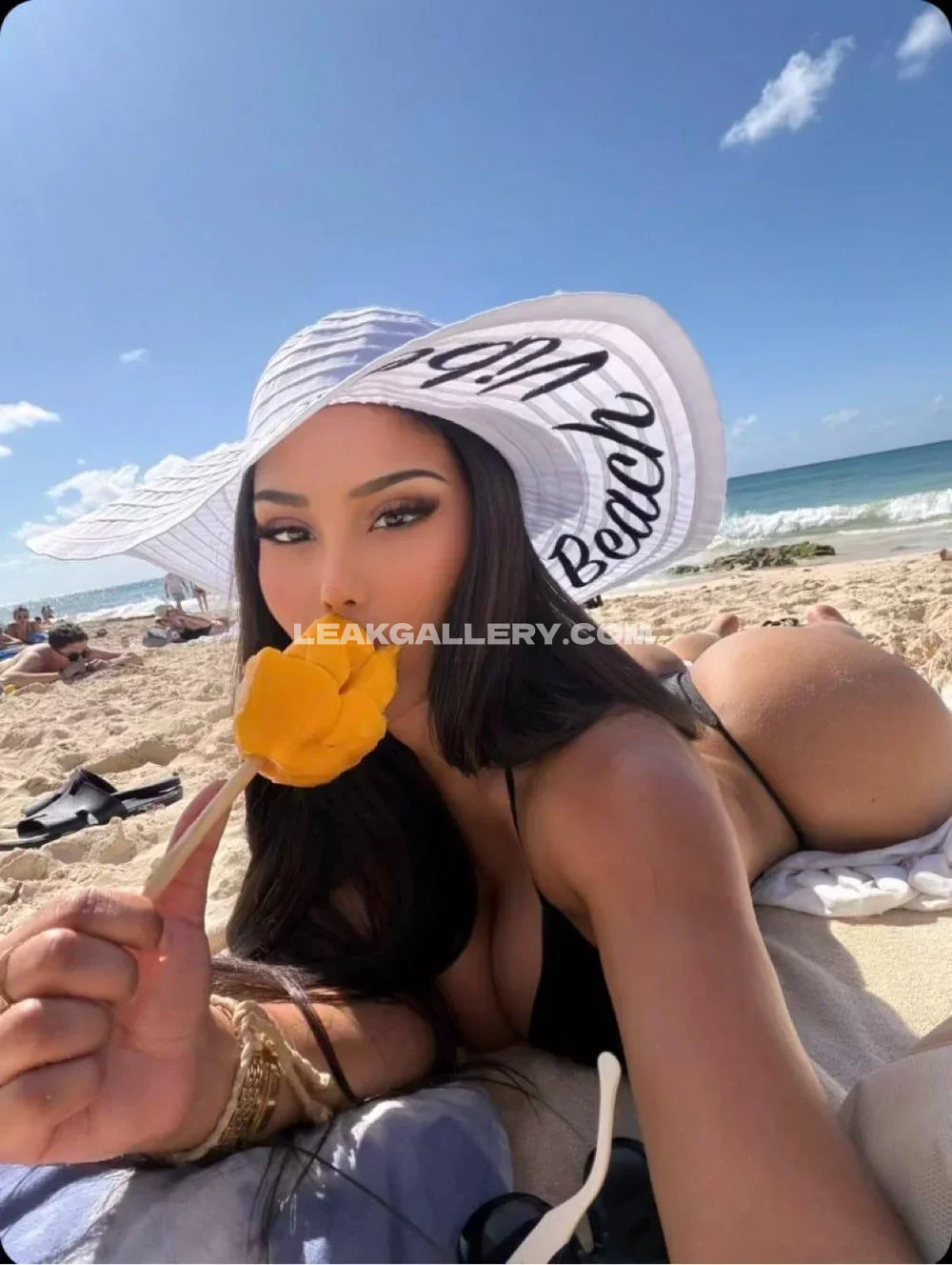 Tootatis Beach Bikini Selfie OnlyFans Photo Leaked