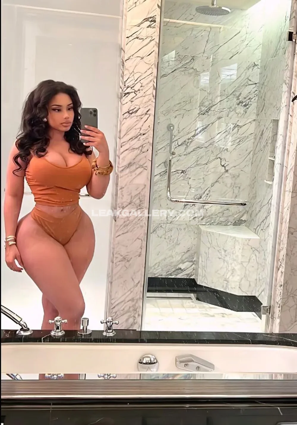Tootatis Mirror Selfie In Bodysuit OnlyFans Photo Leaked