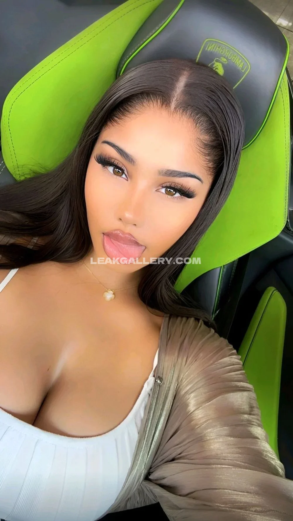 Tootatis Topless Selfie Pout OnlyFans Photo Leaked