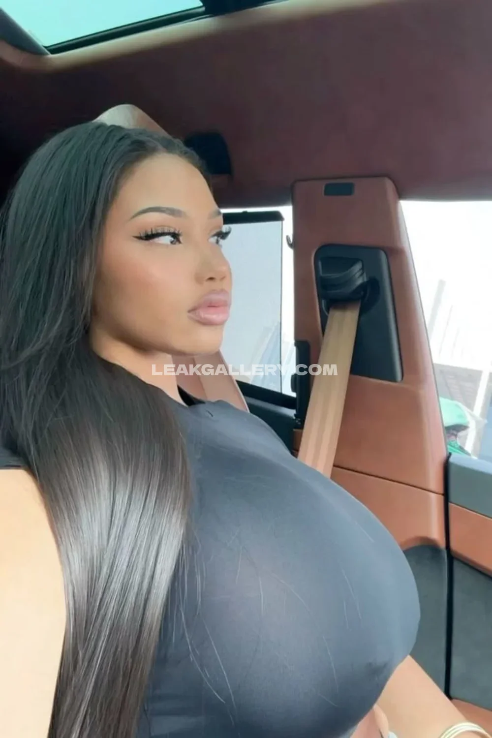 Tootatis Topless Car Selfie OnlyFans Photo Leaked