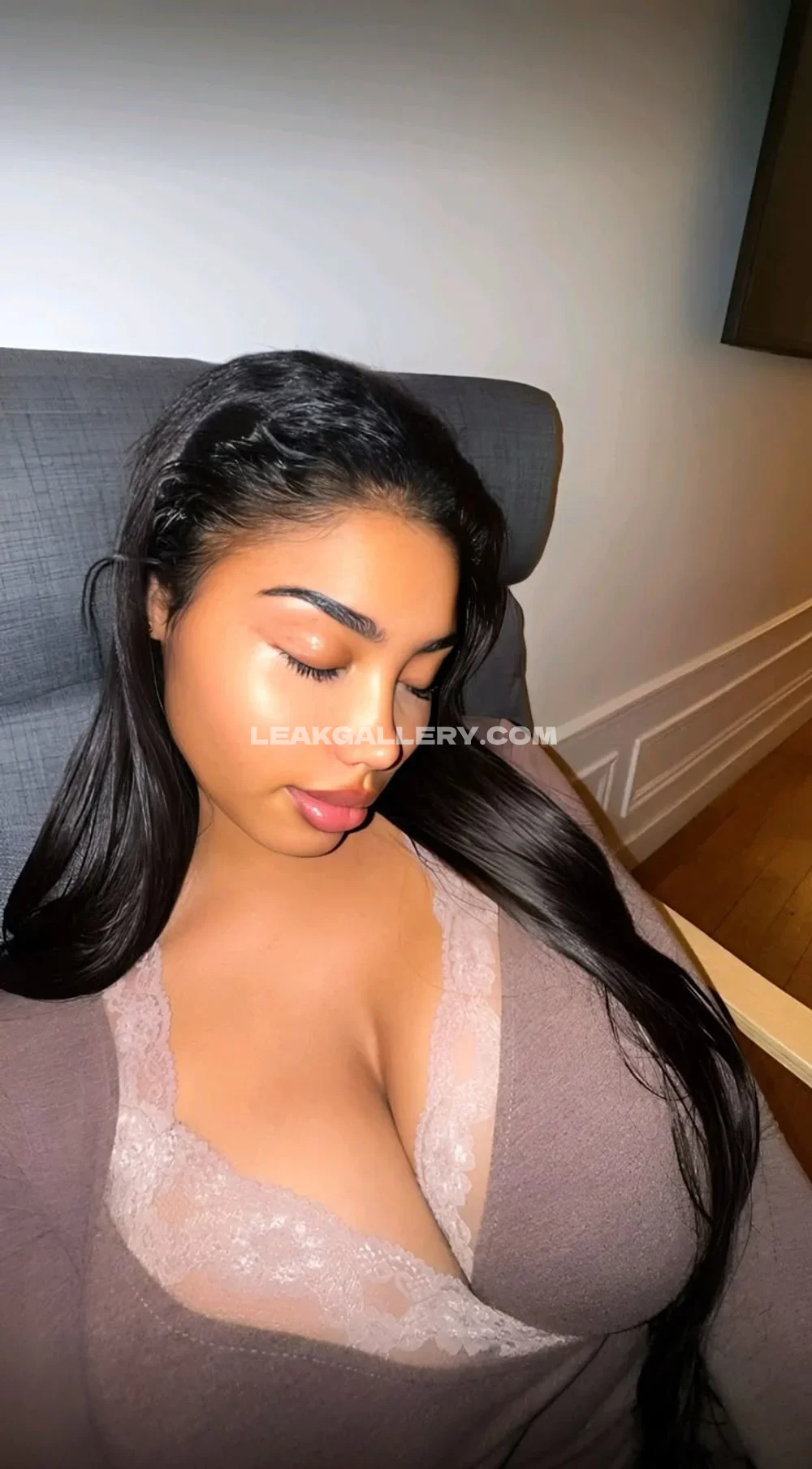 Tootatis Lace Bra Tease OnlyFans Photo Leaked