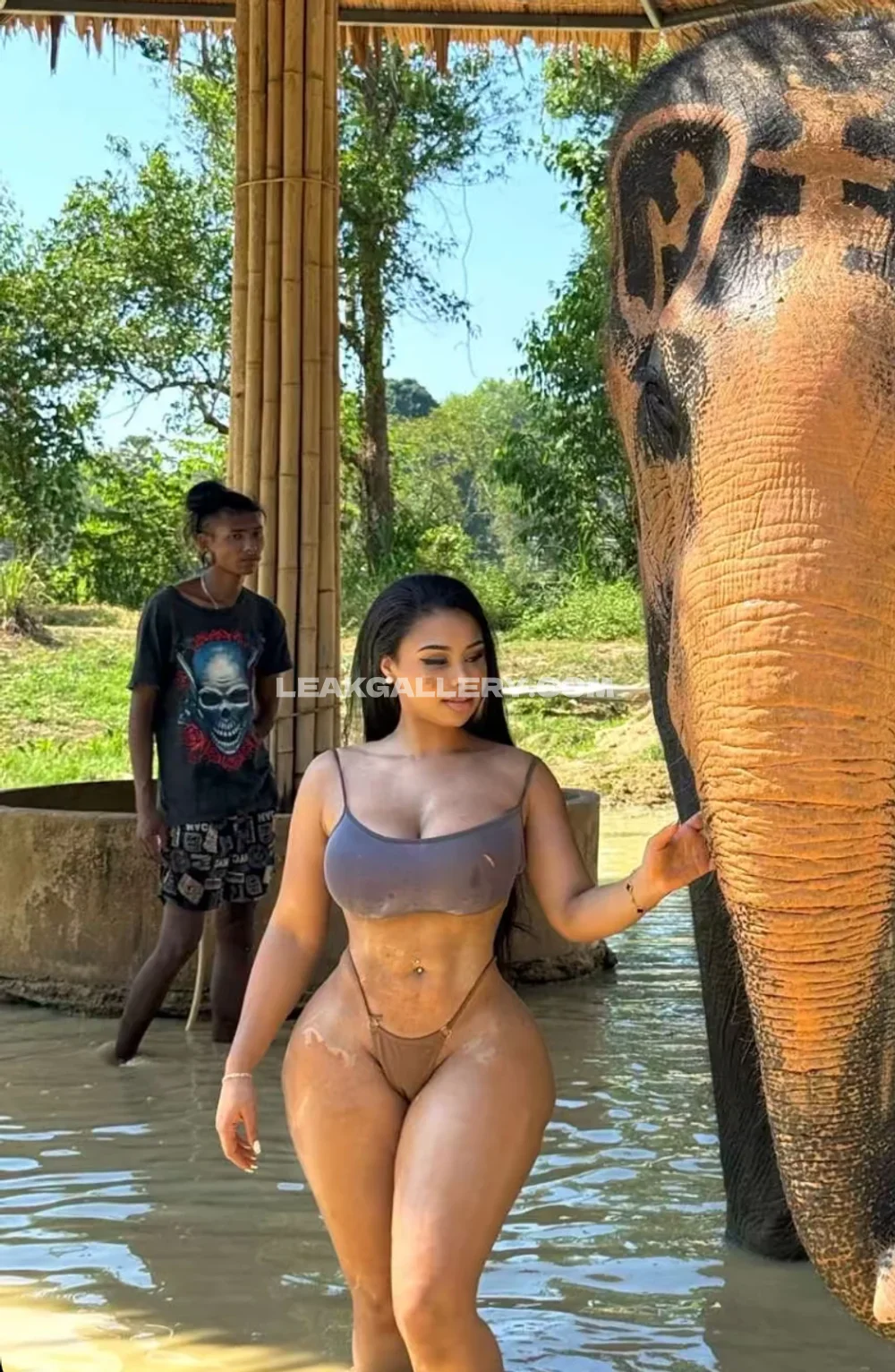 Tootatis Bikini With Elephant OnlyFans Photo Leaked