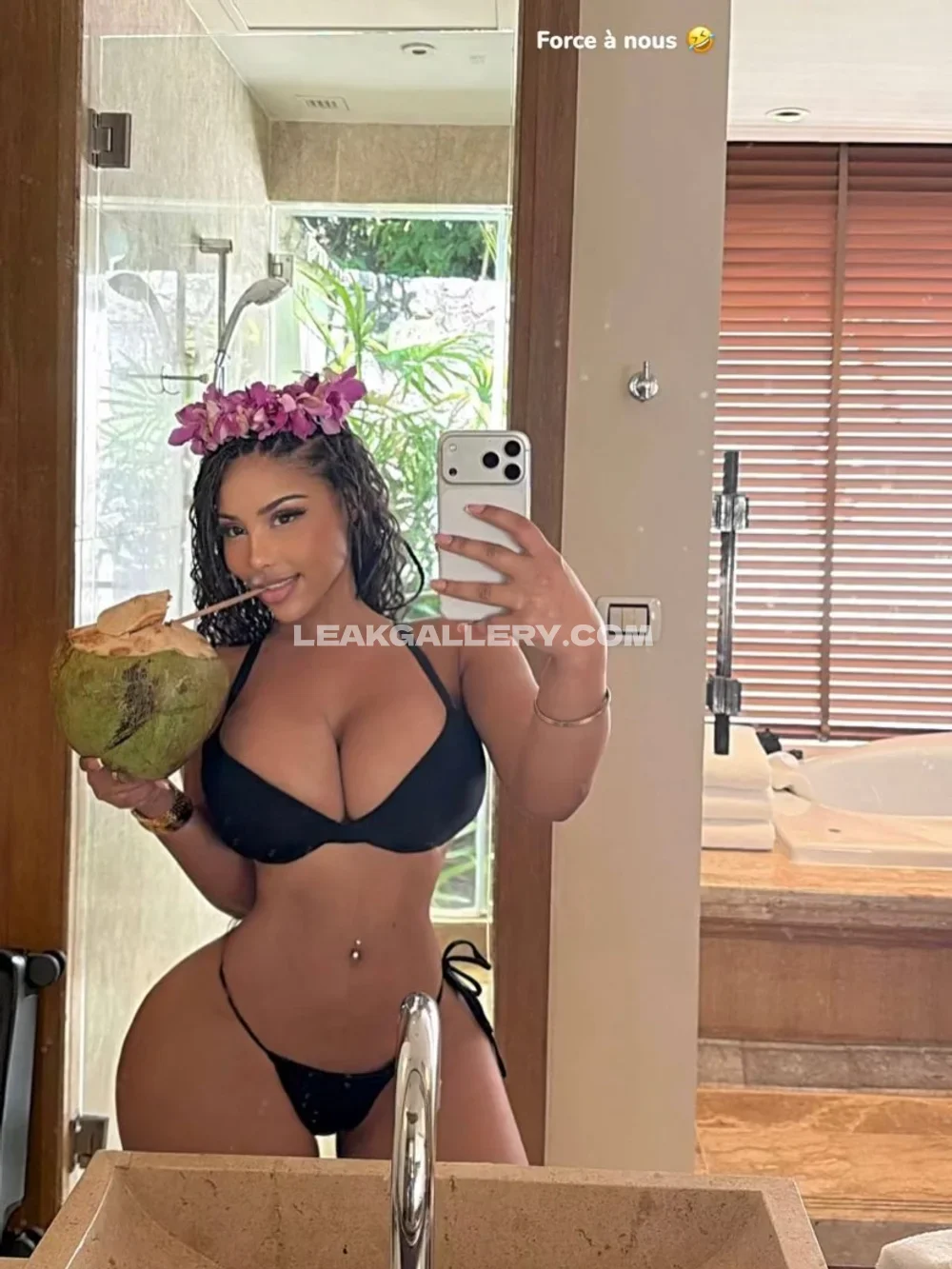 Tootatis Bikini Mirror Selfie With Coconut OnlyFans Photo Leaked