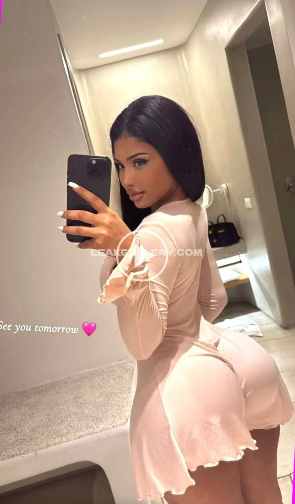 Tootatis Mirror Selfie In Pink Dress OnlyFans Photo Leaked