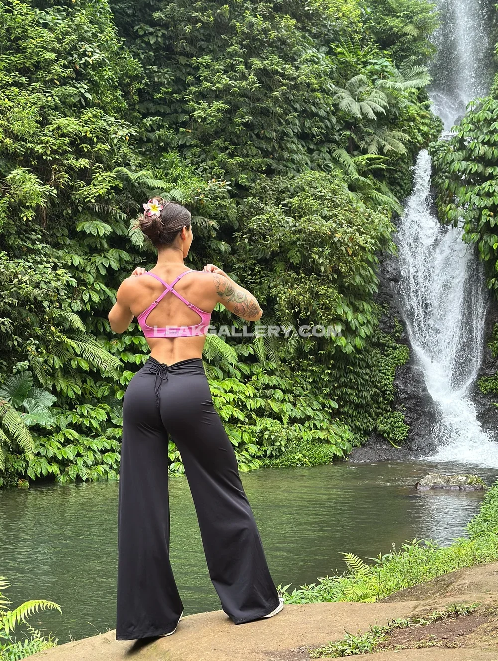Tran.vanova Back View At Waterfall OnlyFans Photo Leaked