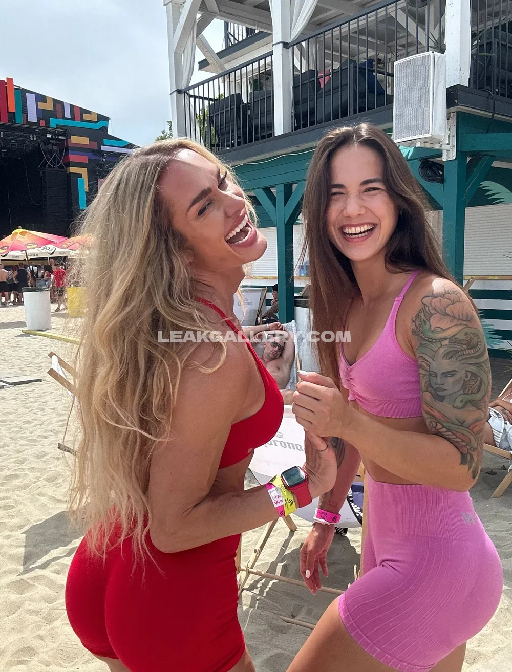 Tran.vanova Tattooed Arm Bikini Laugh OnlyFans Photo Leaked