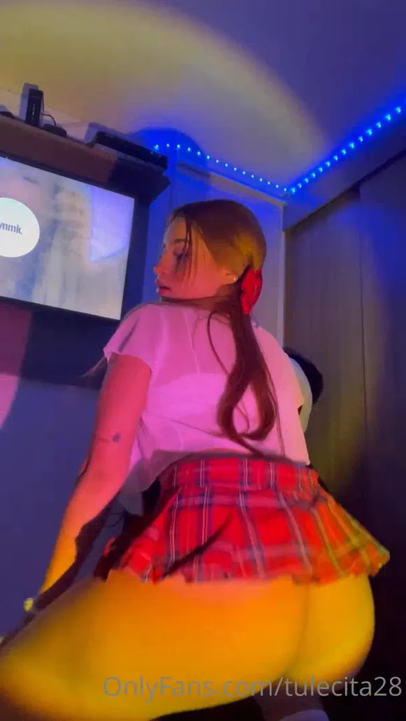 Tulecita28 Plaid Skirt Ass Twerk OnlyFans Video Leaked