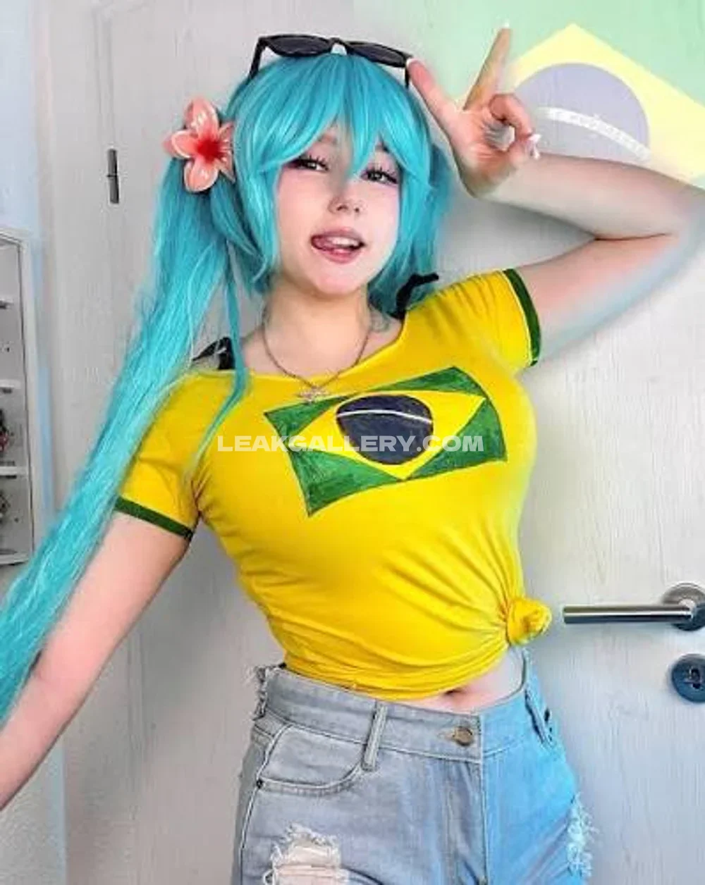 Upminaa Blue Wig Peace Sign OnlyFans Photo Leaked