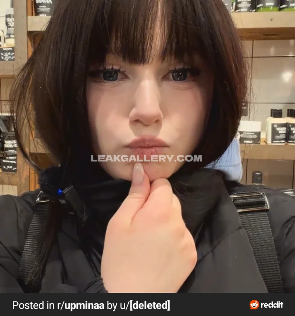 Upminaa Pouty Lips Selfie Pose OnlyFans Photo Leaked