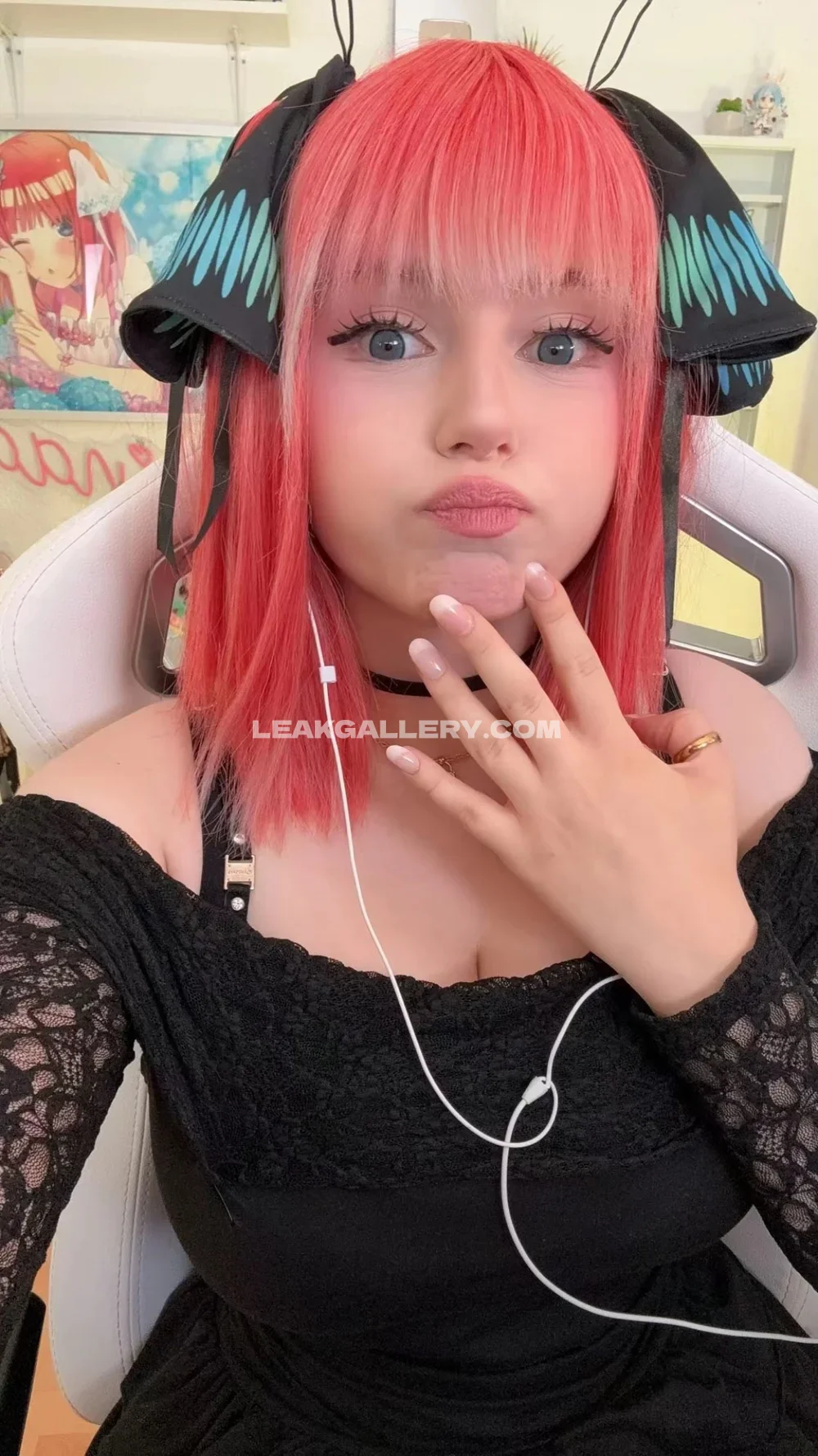 Upminaa Pink Wig Selfie Pose OnlyFans Photo Leaked