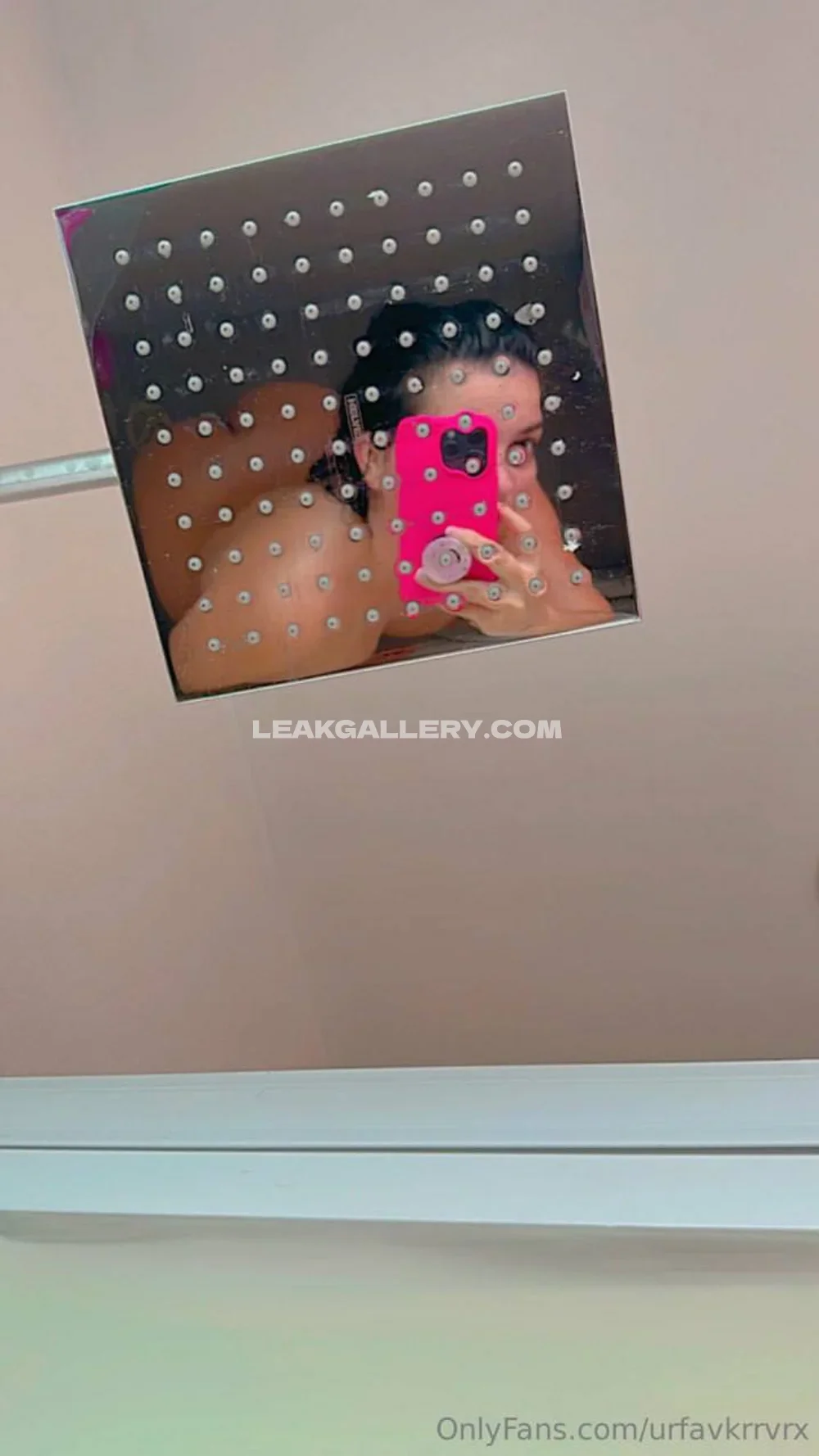 Urfavkrrvrx Shower Mirror Selfie OnlyFans Photo Leaked