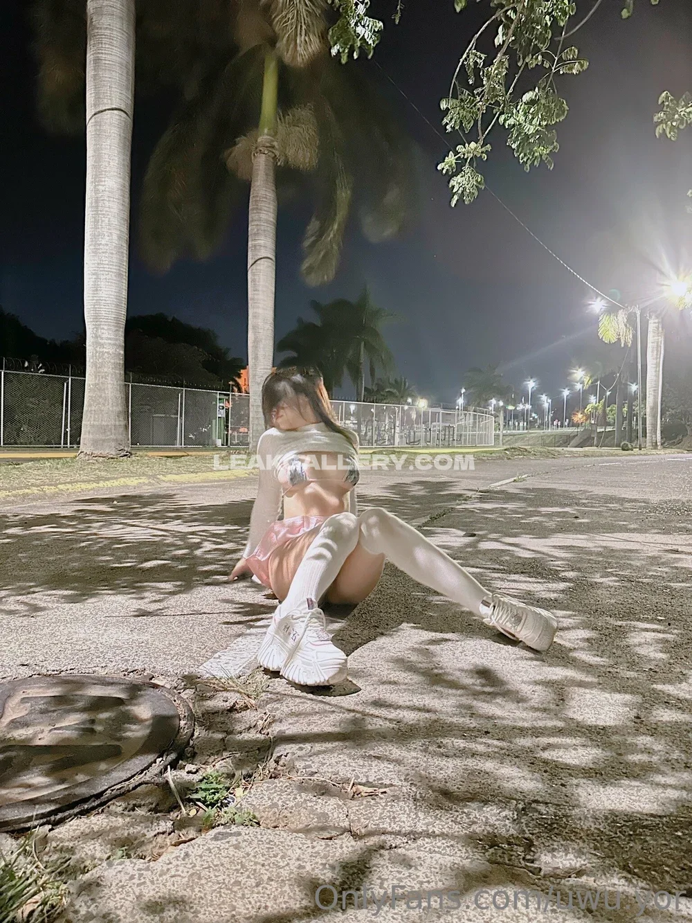 Uwu.yor Outdoor Night Pose OnlyFans Photo Leaked