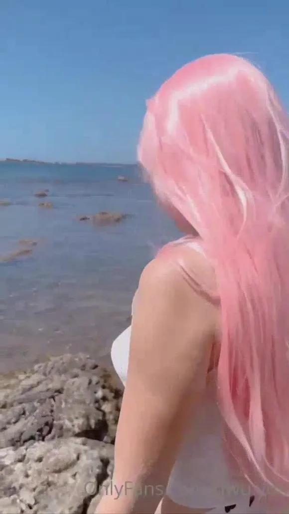 Uwu.yor Pink Hair Beach View OnlyFans Video Leaked