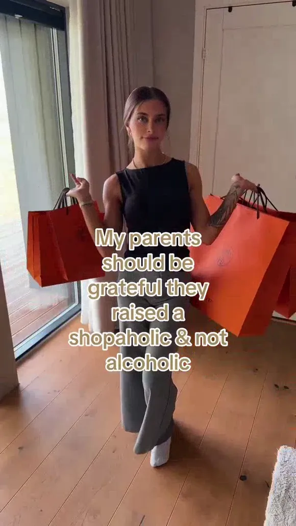 Valentinamyriad Casual Outfit With Shopping Bags OnlyFans Video Leaked