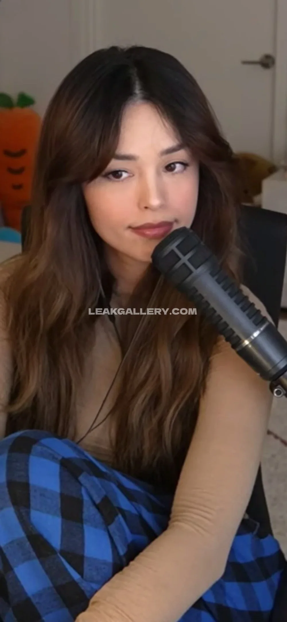 Valkyrae Mic Close Up Tease OnlyFans Photo Leaked
