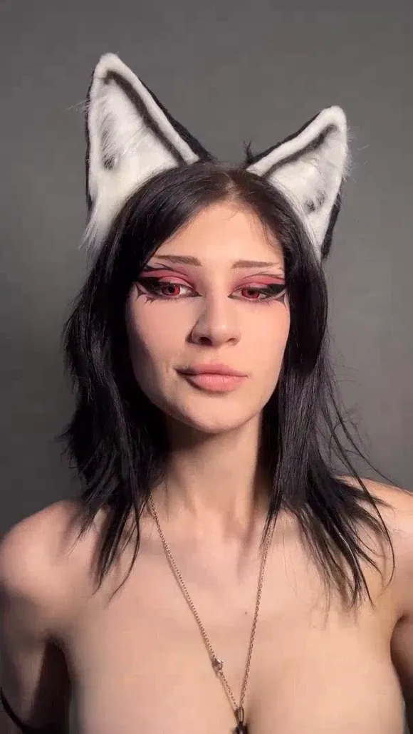 Vampkira Naked Fox Ears Pose OnlyFans Video Leaked