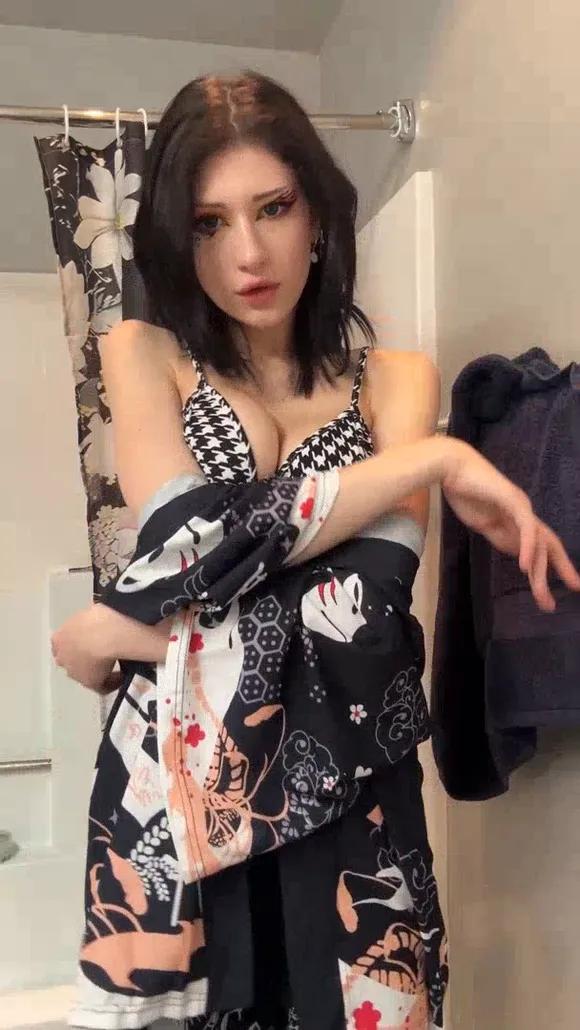 Vampkira Bra And Robe Tease OnlyFans Video Leaked