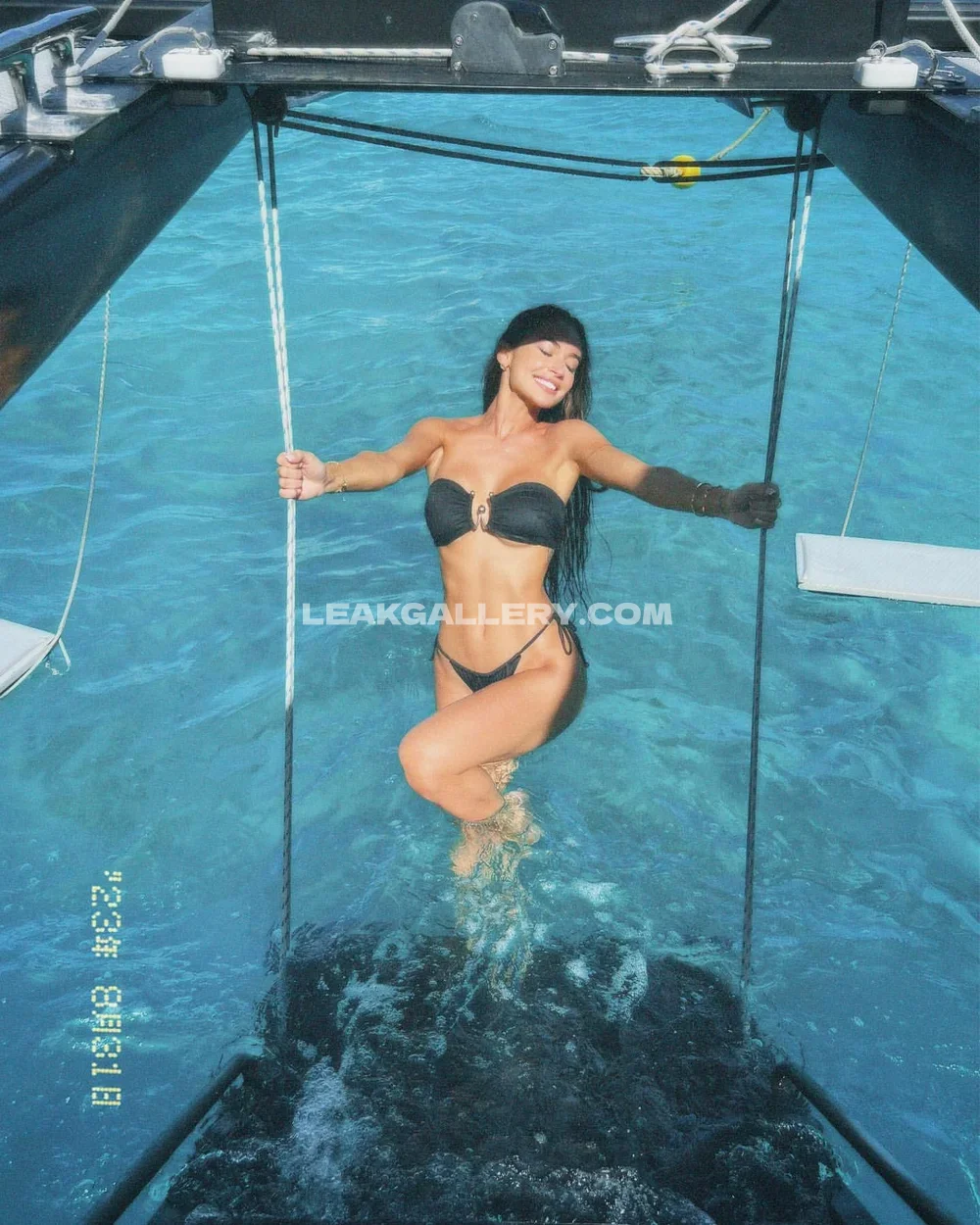 Vanessachristinex Bikini Pose In Water OnlyFans Photo Leaked