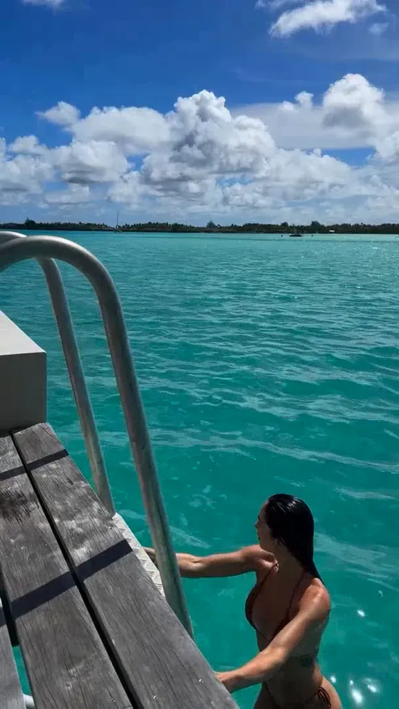 Vanessachristinex Bikini Climb Up Ladder OnlyFans Video Leaked