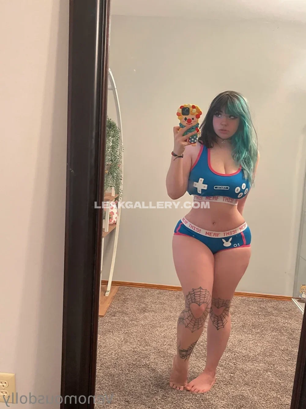 Venomous_dolly Spiderweb Tattoo Legs Selfie OnlyFans Photo Leaked