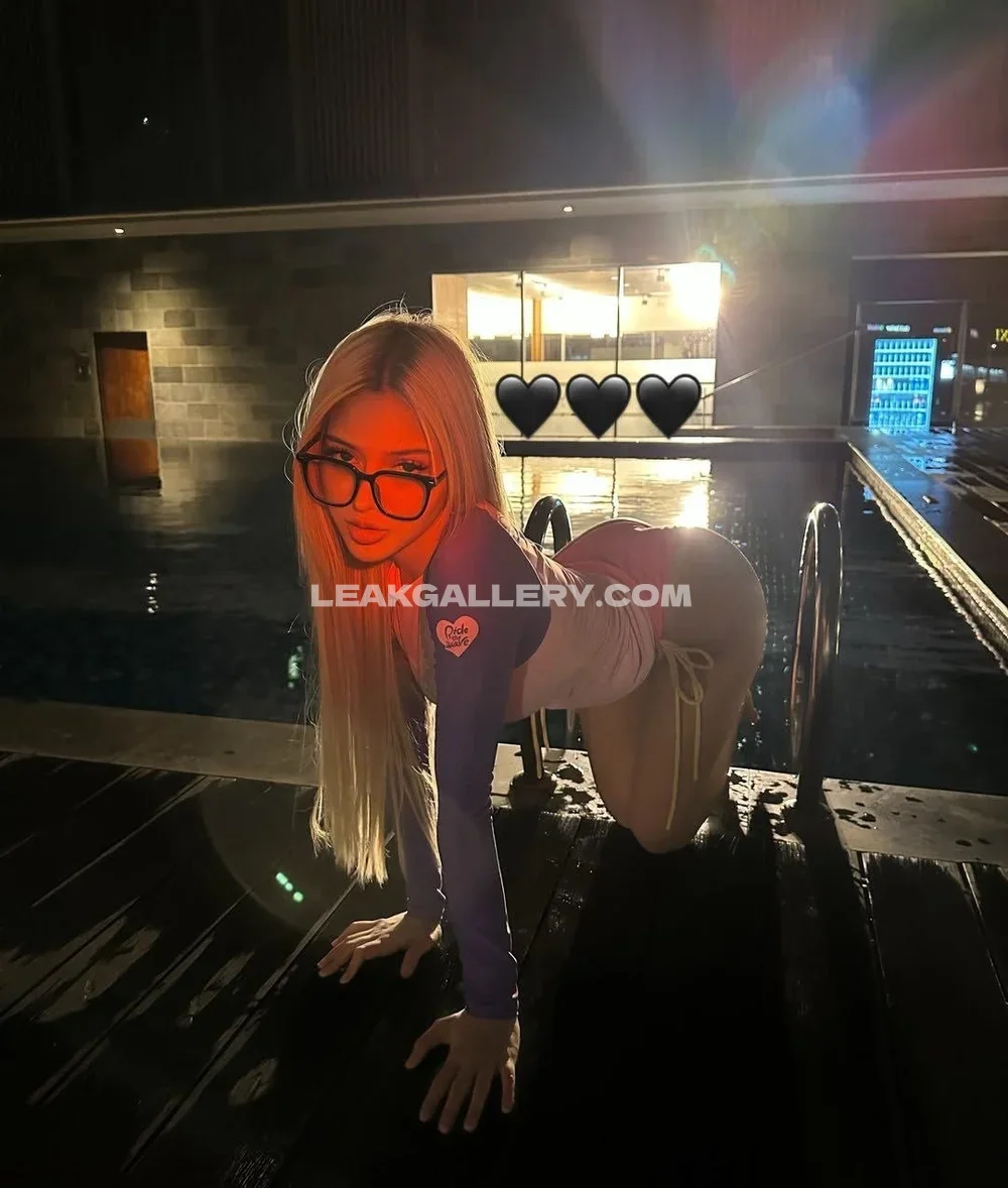 Vicidiorrr Poolside Bikini Bend OnlyFans Photo Leaked