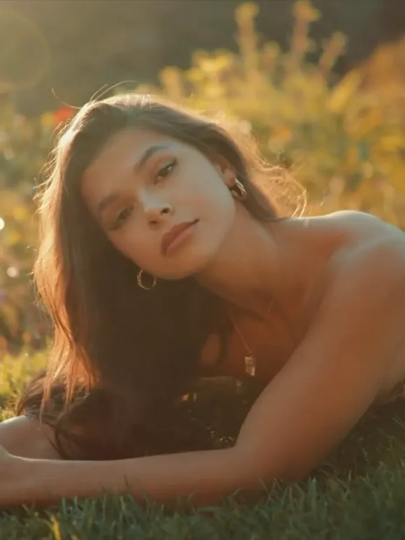 Vicky_palacio Topless Grass Pose OnlyFans Video Leaked