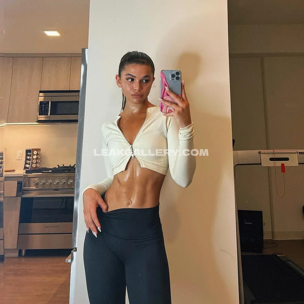 Vicky_palacio Sweaty Abs Mirror Selfie OnlyFans Photo Leaked