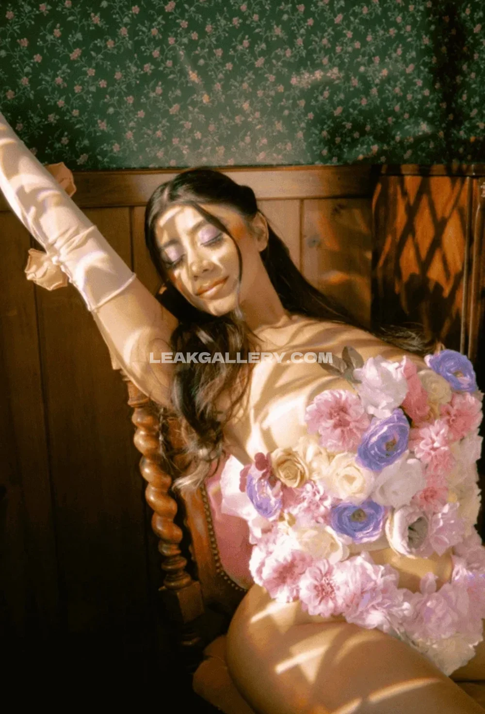 Violetmyers Floral Bodysuit Pose OnlyFans Photo Leaked