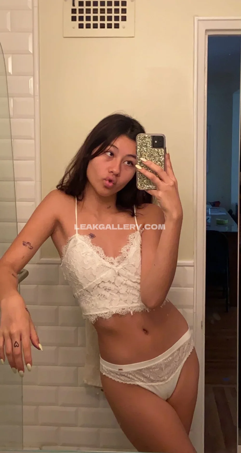 Violetsw0rld Lace Bra Mirror Selfie OnlyFans Photo Leaked