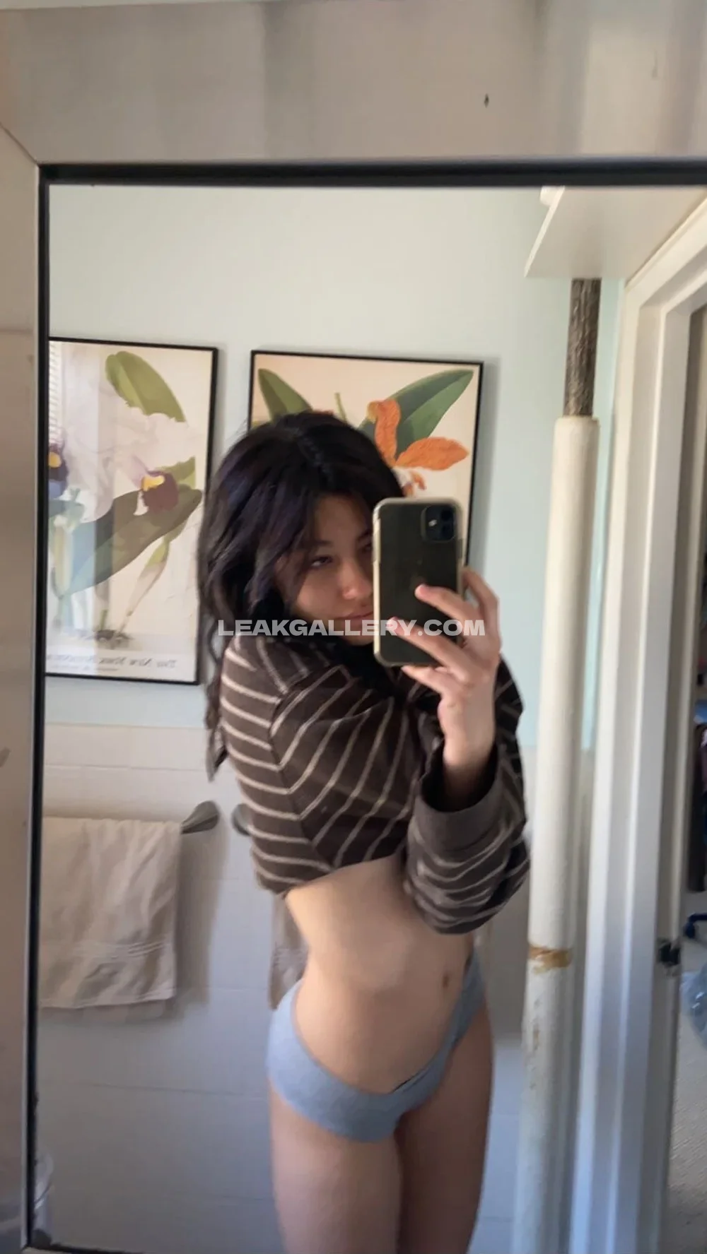 Violetsw0rld Mirror Selfie In Underwear OnlyFans Photo Leaked